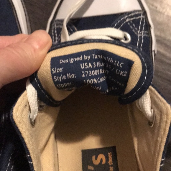 #48 Like new sneakers - Picture 4 of 4